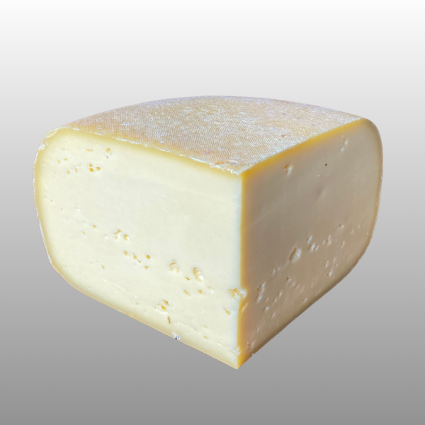 Achterhoekse Bergkaas Jong, duurzame rauwmelkse boerenkaas met eetbare natuurkorst.